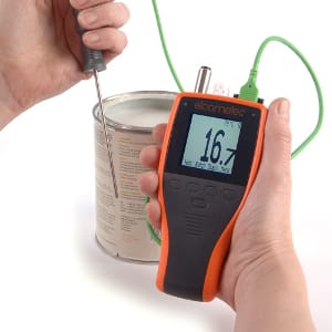 Figure 4 The Electronic Dewmeter with an external thermocouple sensor connected.